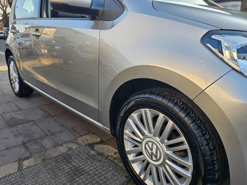 VOLKSWAGEN UP