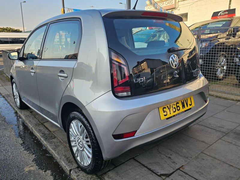 VOLKSWAGEN UP