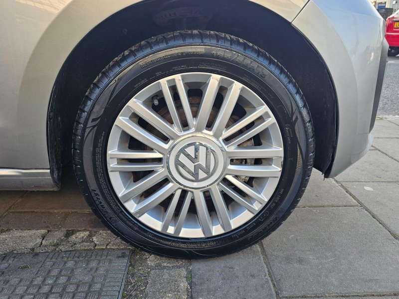 VOLKSWAGEN UP