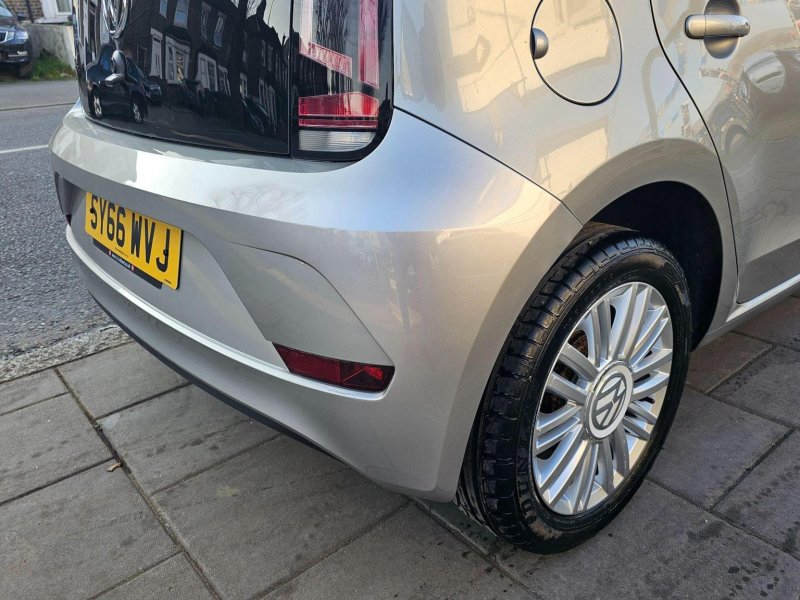 VOLKSWAGEN UP