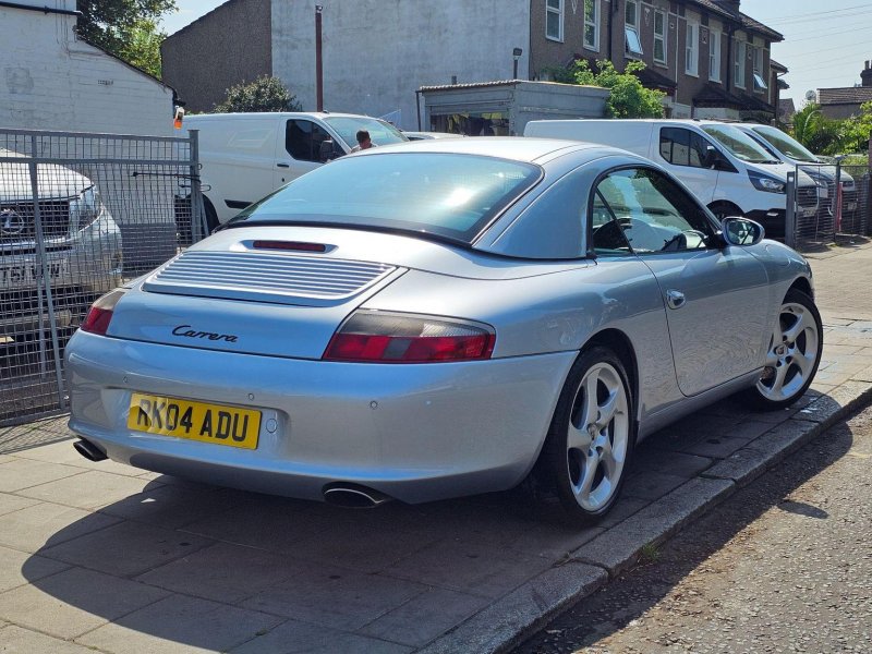 PORSCHE 911