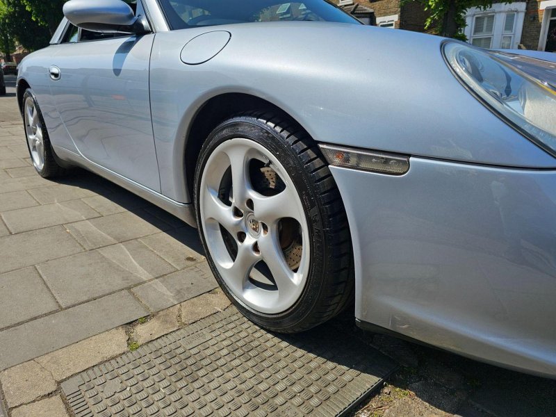 PORSCHE 911