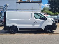 VAUXHALL VIVARO